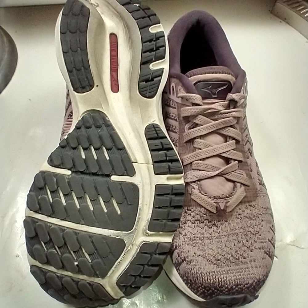 Mizuno Wave Rider 24 Running Shoes Women's sz 7. - Picture 8 of 10